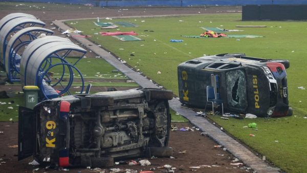 Zeker 127 doden bij voetbalrellen in Indonesië