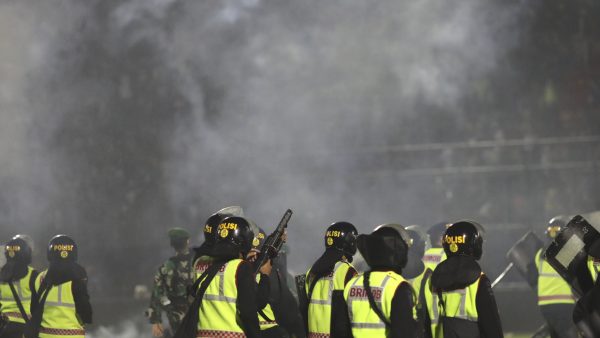 Stadiondrama na Indonesische voetbalwedstrijd behoort tot dodelijkste ooit