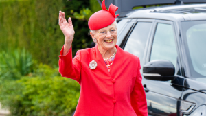 Thumbnail voor Deense koningin zegt 'sorry' tegen kleinkinderen voor afpakken van titels