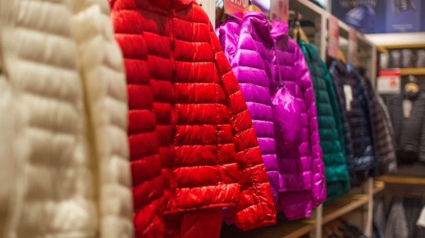 Cyberruimte bronzen Fietstaxi Ieder kind een warme winterjas': in Rijswijk geven ze gratis jassen weg -  LINDA.nl