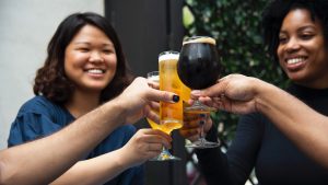 Thumbnail voor 'Zomer Kassa' test alcoholvrije biertjes: zijn de A-merken of B-merken beter?