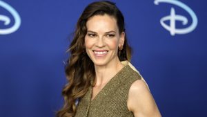 Thumbnail voor Hilary Swank (48) in verwachting van tweeling: 'Wacht ik al heel lang op'