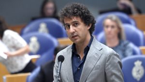 Thumbnail voor Jesse Klaver onder vuur na uitlekken filmpje over stikstofbeleid: 'Strik eromheen'