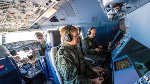 Thumbnail voor Koning Willem-Alexander tankt gevechtsvliegtuigen bij in de lucht (en dat wil je even zien)