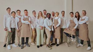 Thumbnail voor Margot werkte 22 jaar als topchef in Zuid-Afrika, maar voedt ook kinderen met honger: 'Zij zijn de toekomst'