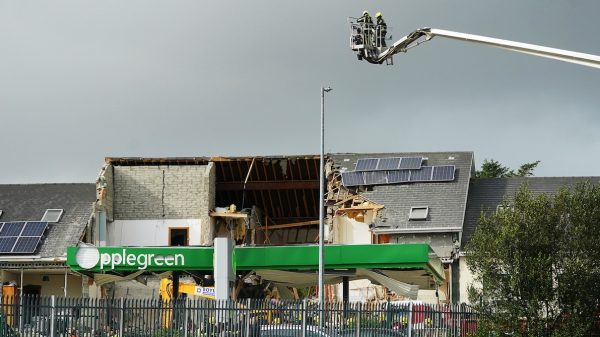 Zeker negen mensen overleden na explosie tankstation in Ierland