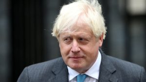 Johnson wil na wangedrag ontslagen minister laten ridderen'
