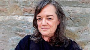 Thumbnail voor Louise Kennedy publiceert eerste roman op 55ste: 'Heeft me terug naar Noord-Ierland gebracht'