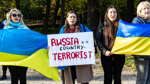 De helden zijn terug: Rusland draagt lichamen omgekomen Oekraïense militairen over