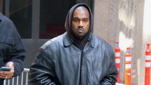 Thumbnail voor Oud-medewerkers tegen CNN: Kanye West gefascineerd door Hitler