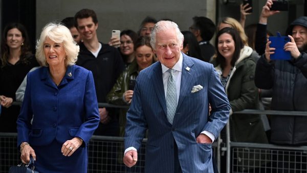Koning Charles maakt opwachting in speciale uitzending voor BBC