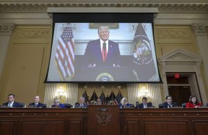 Thumbnail voor Onderzoekscommissie dagvaardt Trump om aanval Capitool: 'Hij moet verantwoording afleggen'
