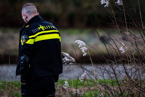Vrouw en kinderen te water in Kampen, meisje (1) overleden