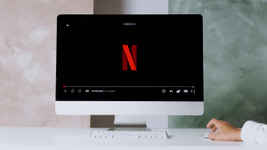 Thumbnail voor Ongestoord bingen is voorbij: netflix komt in november met streamingsdienst met advertenties