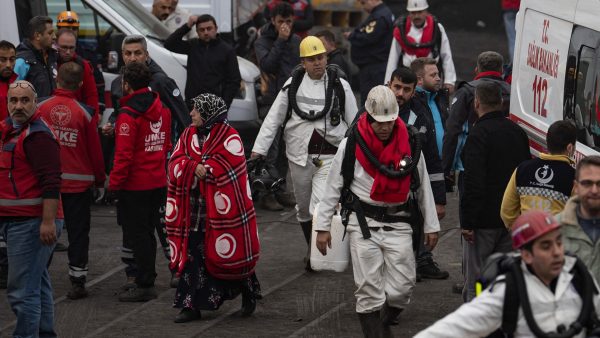 Bijna dertig doden bij mijnexplosie in Turkije, vijftien mensen zitten nog ingesloten