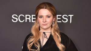 Thumbnail voor Actrice Abigail Breslin open over huiselijk geweld: 'Voelde me lelijk en gehaat'