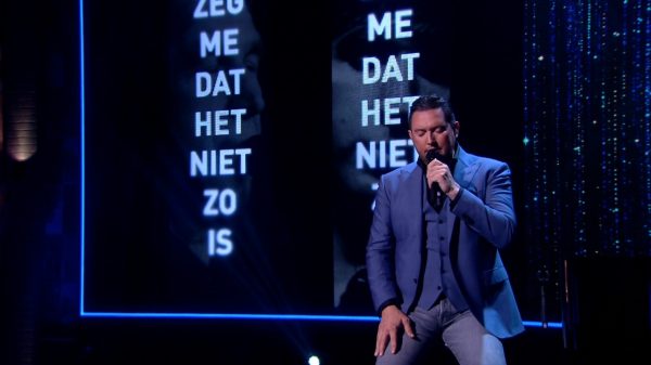 Tino Martin zingt 'Zeg me dat het niet zo is' van Frank Boeijen