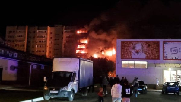 Straaljager crasht in Russische flat, zeker zes doden