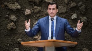 Thumbnail voor Tweede Kamer schorst Baudet wegens niet opgeven nevenfuncties