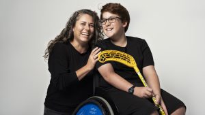 Thumbnail voor Charis (42) over haar gehandicapte zoon: 'Ryan weer zien sporten, geeft een super goed gevoel'