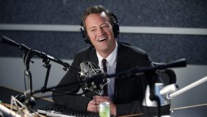 Thumbnail voor Matthew Perry schrijft boek over verslaving: 'Ik was zo vaak bijna dood'