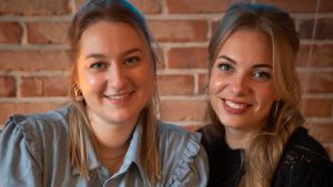 Thumbnail voor Roos (28) en Marilyn (27) geven erotische feestjes: 'Vrouwen moeten voor zichzelf opkomen in bed'