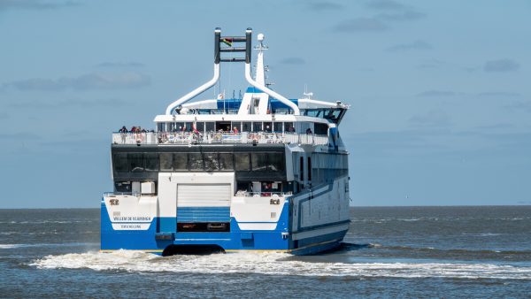 Aanvaring veerboot en watertaxi bij Terschelling: twee mensen vermist