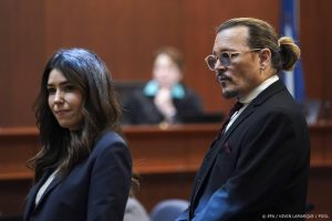 Thumbnail voor Objection: Kanye West huurt Camille Vasquez, advocate Johnny Depp, in
