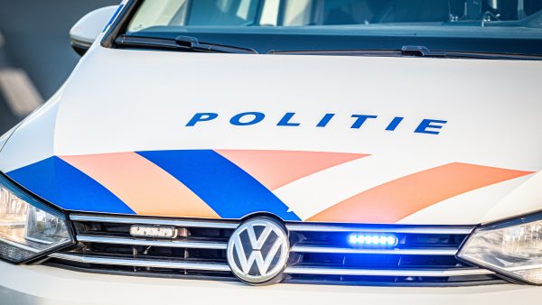 Man (31) overleden na val uit rijdende bestelbus