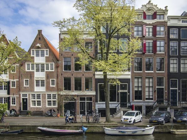 Krakers bezetten pand in Amsterdamse binnenstad: 'Protest, maar ook directe huisvesting'