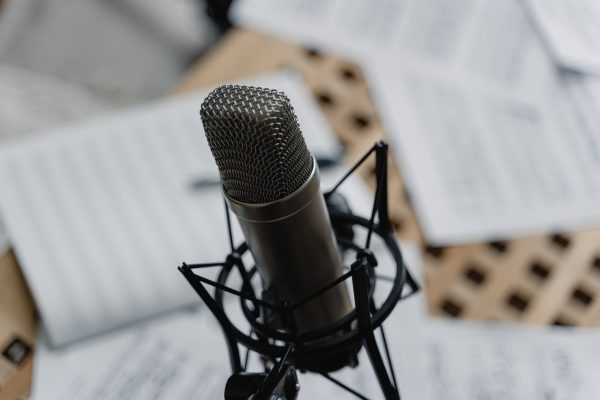 Britse radio-dj sterft in het harnas tijdens zijn eigen ochtendshow