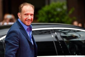 Thumbnail voor Ralph Fiennes (Voldemort) neemt het op voor J.K. Rowling: 'Verbale geweld tegen haar is walgelijk'