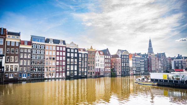 Uit de shit: Amsterdams huis zonder riolering is eindelijk aangesloten