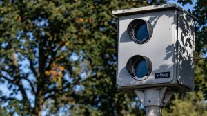 Thumbnail voor Verkeersboete van vrouw die te hard rijdt naar stervende dochter kwijtgescholden