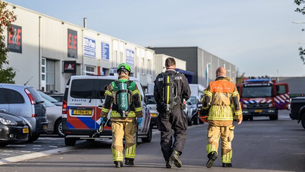 Drugslab en overleden persoon gevonden na brand bedrijventerrein Zaandam