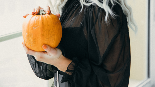 Maak het zwaar kaas Herstellen Halloween feestje? Dít zijn 6 kostuums die je zo uit je kast kan trekken -  LINDA.nl