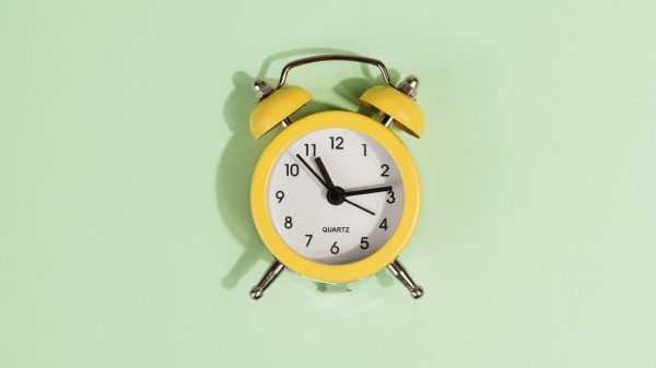 Wintertijd Extra uurtje slaap: klok een uur teruggezet naar wintertijd