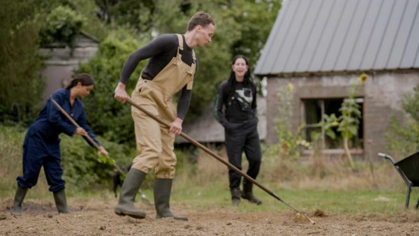 Israel van Dorsten maakt indruk in 'Boerderij van Dorst': 'Lieve en hardwerkende jongen'