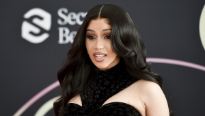 Thumbnail voor Cardi B zit ‘in nachtmerrie’ na tragisch overlijden Takeoff