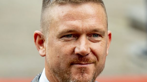 Johnny de Mol stopt als presentator 'HLF8': 'Enorm moeilijke beslissing'