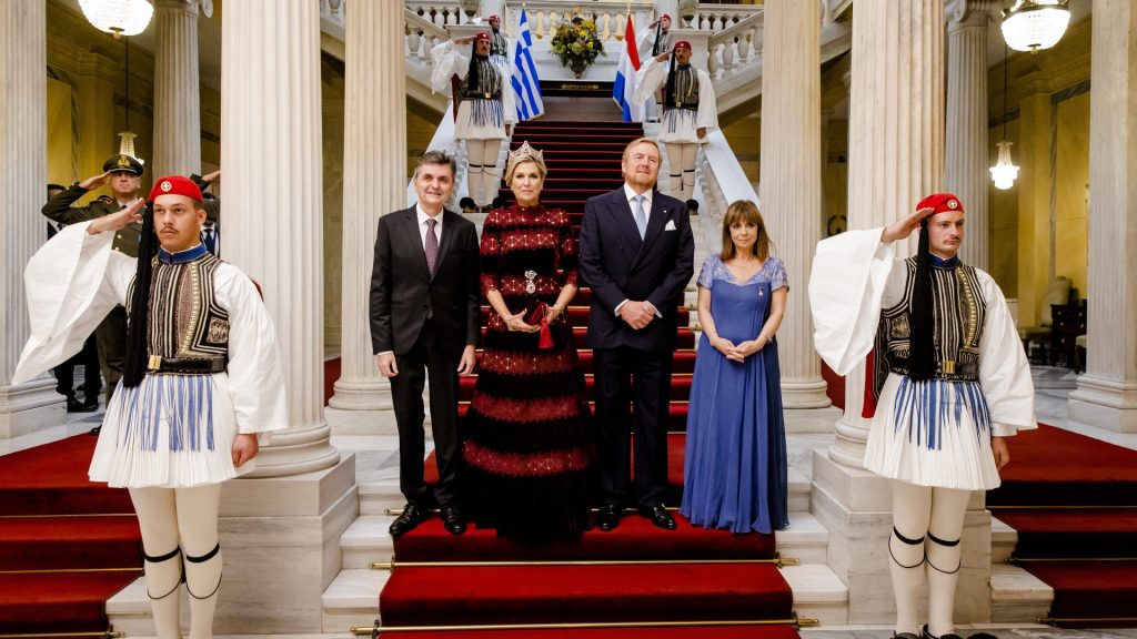 Koningin Máxima schittert in jurk van Griekse ontwerper bij staatsbanket in Athene