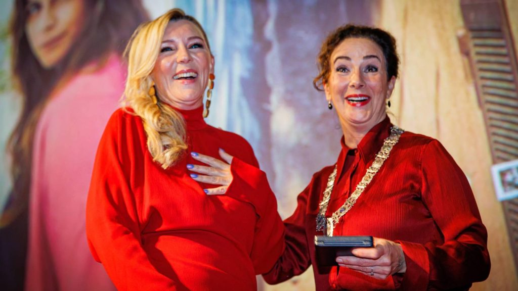 Saskia Noort krijgt koninklijke onderscheiding: 'Voor alle vrouwen die moeten vechten voor hun bestaan'