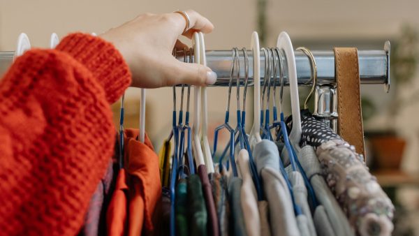 Je oude kleding ruilen voor nieuwe? De kledingketting-trend biedt uitkomst