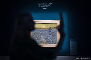 Thumbnail voor Opnieuw schilderij doelwit klimaatactie: activisten gooien soep tegen een Van Gogh in Rome