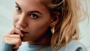 Thumbnail voor Jessie Jazz Vuijk opent boekje over eerste jaren als model: 'Ik dacht dat het erbij hoorde'