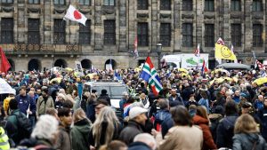 Thumbnail voor Politie grijpt in bij demonstratie op de Dam, geluidsinstallatie in beslag genomen