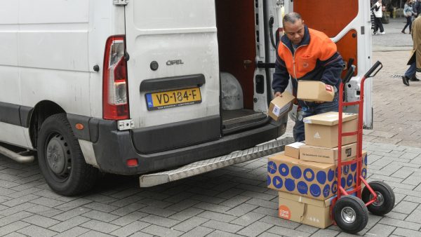 PostNL verwacht dit jaar geen problemen met topdrukte rondom feestdagenseizoen