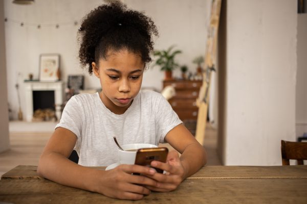 De Kindertelefoon en supportlijn Alles Oké? voeren voornamelijk gesprekken over stress