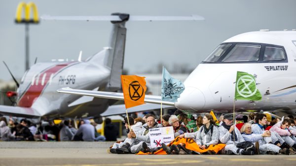 Explosie aan klimaatprotesten: wat drijft Lindy (26) die inbrak in Schiphol? 'Woorden zijn niet genoeg'