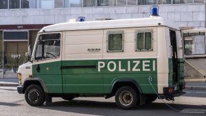 Thumbnail voor Familiedrama in Duitsland: man (59) vermoordt twee vrouwen (57) en een man (60)